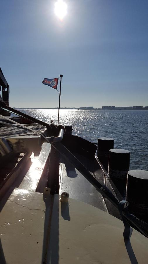 Blackpearl Boat&Breakfast テルヌーゼン エクステリア 写真