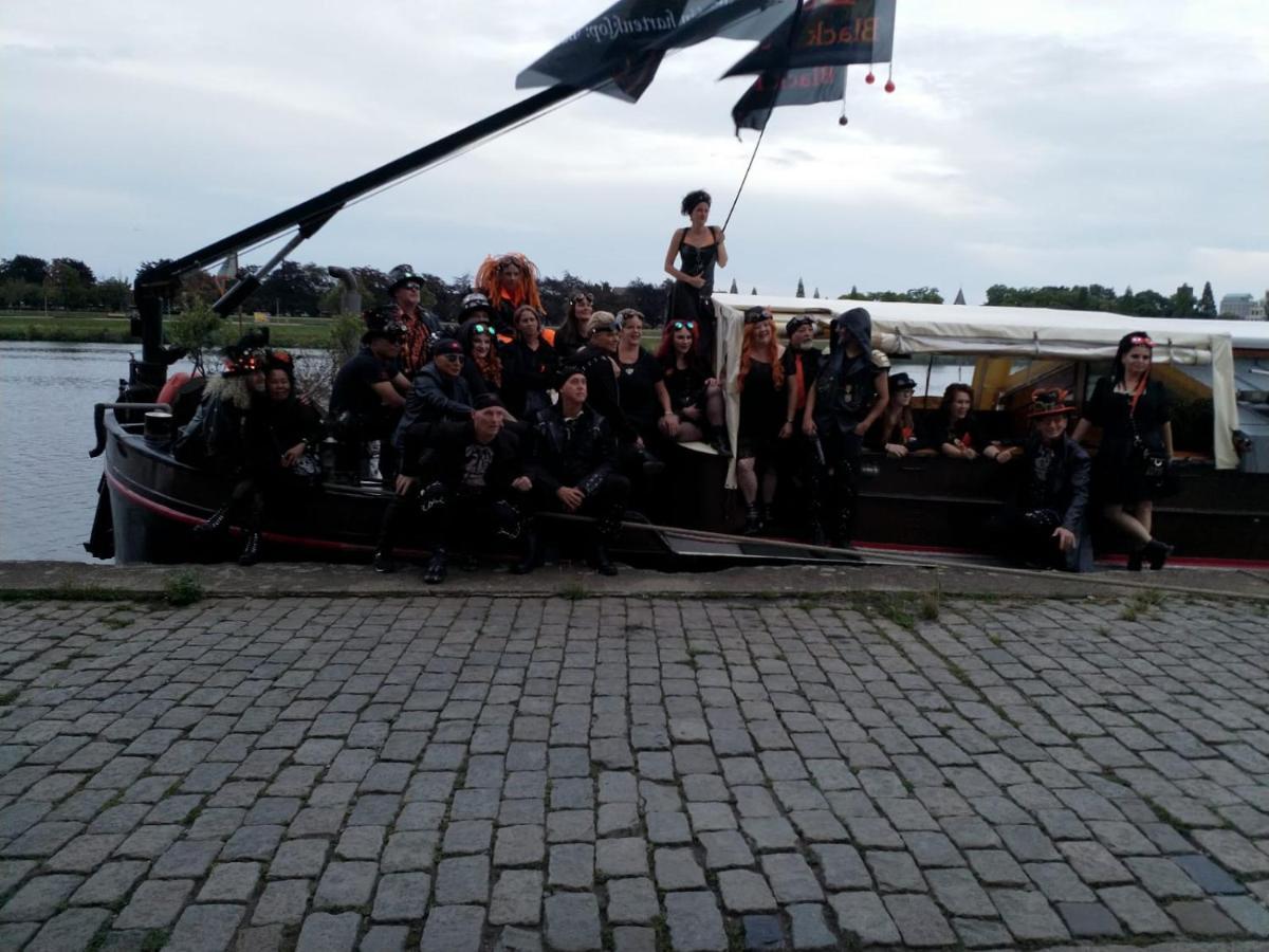 Blackpearl Boat&Breakfast テルヌーゼン エクステリア 写真